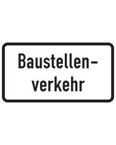 Zusatzzeichen 1007-38 mit schwarzer zweizeiliger Aufschrift „Baustellenverkehr“ auf weißer Fläche