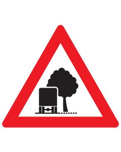 Verkehrszeichen 101-54 „Unzureichendes Lichtraumprofil“ zur Warnung vor eingeschränktem seitlichem oder vertikalem Lichtraum nach StVO.