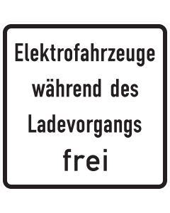 Quadratisches Zusatzzeichen 1026-60 mit schwarzer Aufschrift „Elektrofahrzeuge während des Ladevorgangs frei“