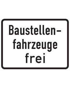 Weißes Zusatzzeichen 1028-30 mit dreizeiliger schwarzer Aufschrift „Baustellenfahrzeuge frei“