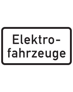 Verkehrszeichen 1050-33 mit schwarzer Aufschrift „Elektrofahrzeuge“ auf weißem Zusatzschild