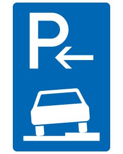 Blaues Verkehrszeichen 315-56 mit weißem P, Anfangspfeil und halb auf dem rechten Gehweg dargestelltem Fahrzeug
