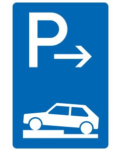 Blaues Verkehrszeichen 315-71 mit weißem P, rechtem Anfangspfeil und halb quer auf dem linken Gehweg dargestelltem Fahrzeug