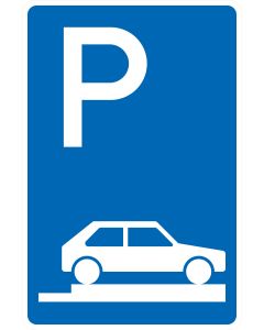 Verkehrszeichen 315-85 mit vollständig auf dem rechten Gehweg quer zur Fahrtrichtung geparktem Pkw