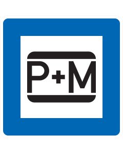 Blaues Verkehrszeichen 316-50 Parken und Mitfahren mit schwarzem P+M-Symbol auf weißer quadratischer Fläche