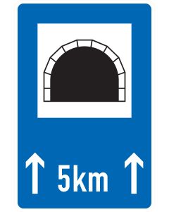 Verkehrszeichen 327-51 mit Tunnelportal, zwei Aufwärtspfeilen und beispielhafter Längenangabe 5 km