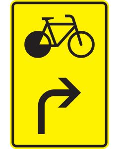 Verkehrszeichen Nr. 442-23 „Radverkehr – rechtsweisend“ mit schwarzem Fahrradsymbol und rechtsweisendem Pfeil auf gelbem rechteckigem Richtzeichen.