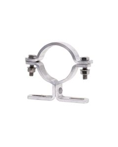 Rohrschelle Typ AR 307 aus Aluminium für Pfosten Ø 76,1 mm, mit 70 mm Lochabstand und seitlichen Schrauben und Muttern – robuste Befestigungsschelle für Verkehrstechnik.
