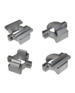 Vier verschiedene Klemmstellen-Modelle aus Aluminium zur Konfiguration für Verkehrsschilder und Rohrpfosten.