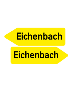 Doppelseitiger gelber Pfeilwegweiser mit schwarzer Aufschrift „Eichenbach“, einmal nach links und einmal nach rechts zeigend